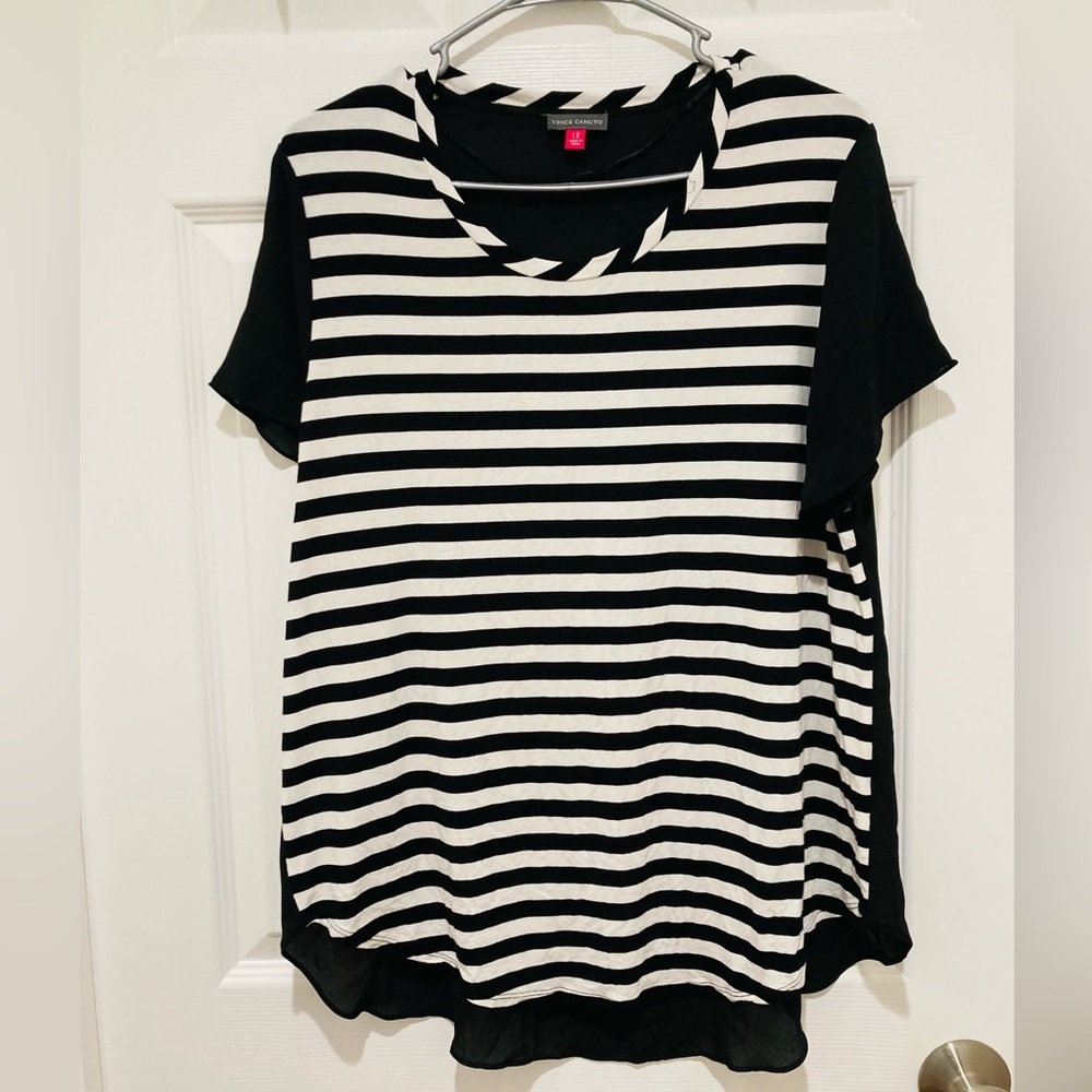 Vince Camuto size 1X‎ Black and White Striped Women's Top